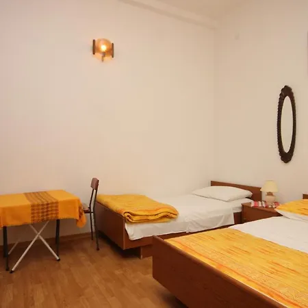 Pensjonat Triple Starigrad 6634e
